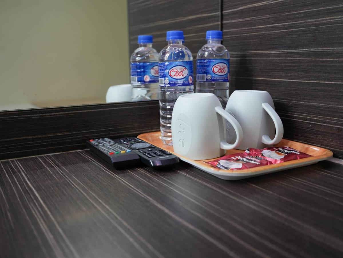 Amrise Hotel, Check In At 10pm, Check Out At 9am 3* Singapura