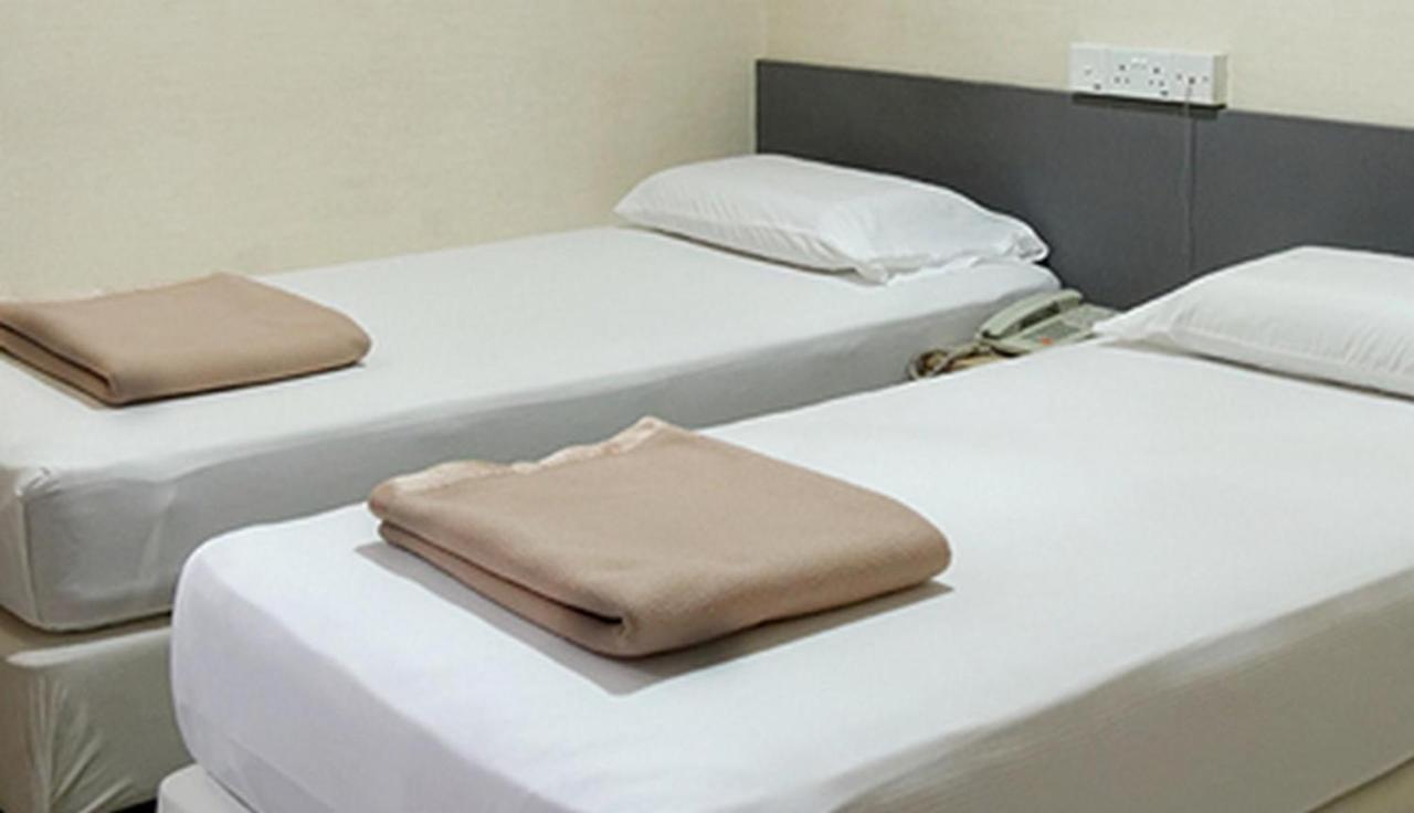 Amrise Hotel, Check In At 10pm, Check Out At 9am Hotel Singapura